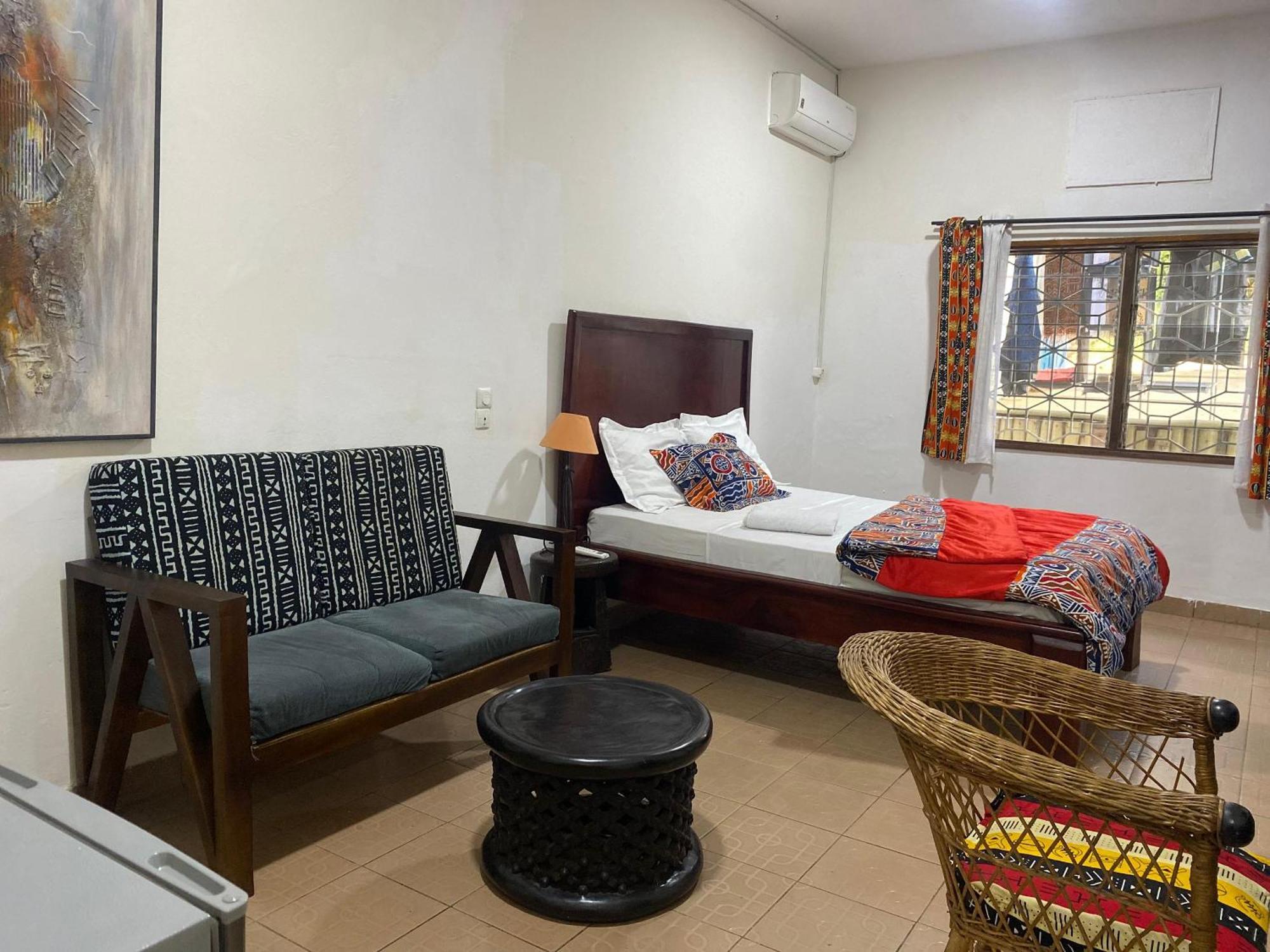 Hotel Fiiaa Yaoundé Esterno foto